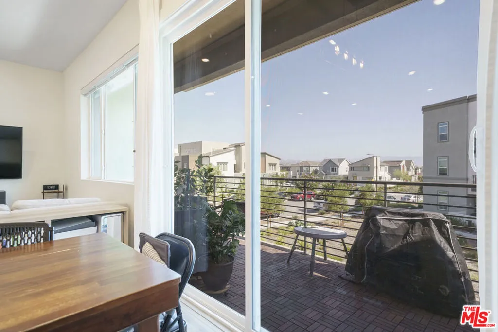 27409 Journey Place 205, Valencia, California 91381 home-pic-24